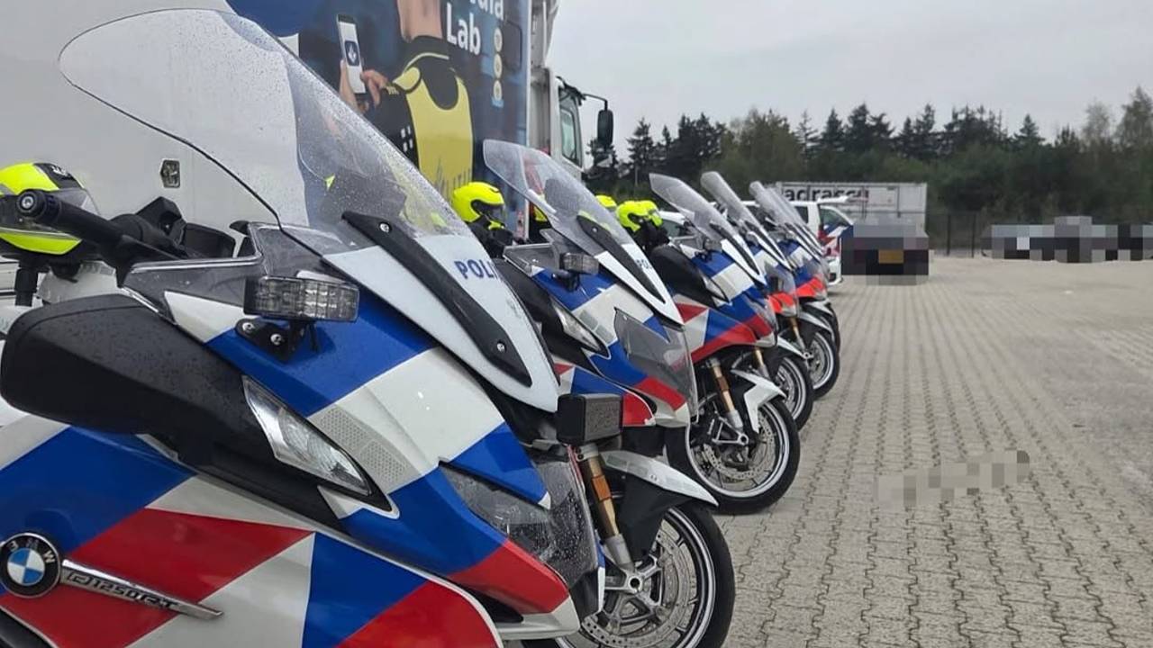 Bij de grens rondom de A67 werd een grote controle gehouden (foto: Politie/Instagram).