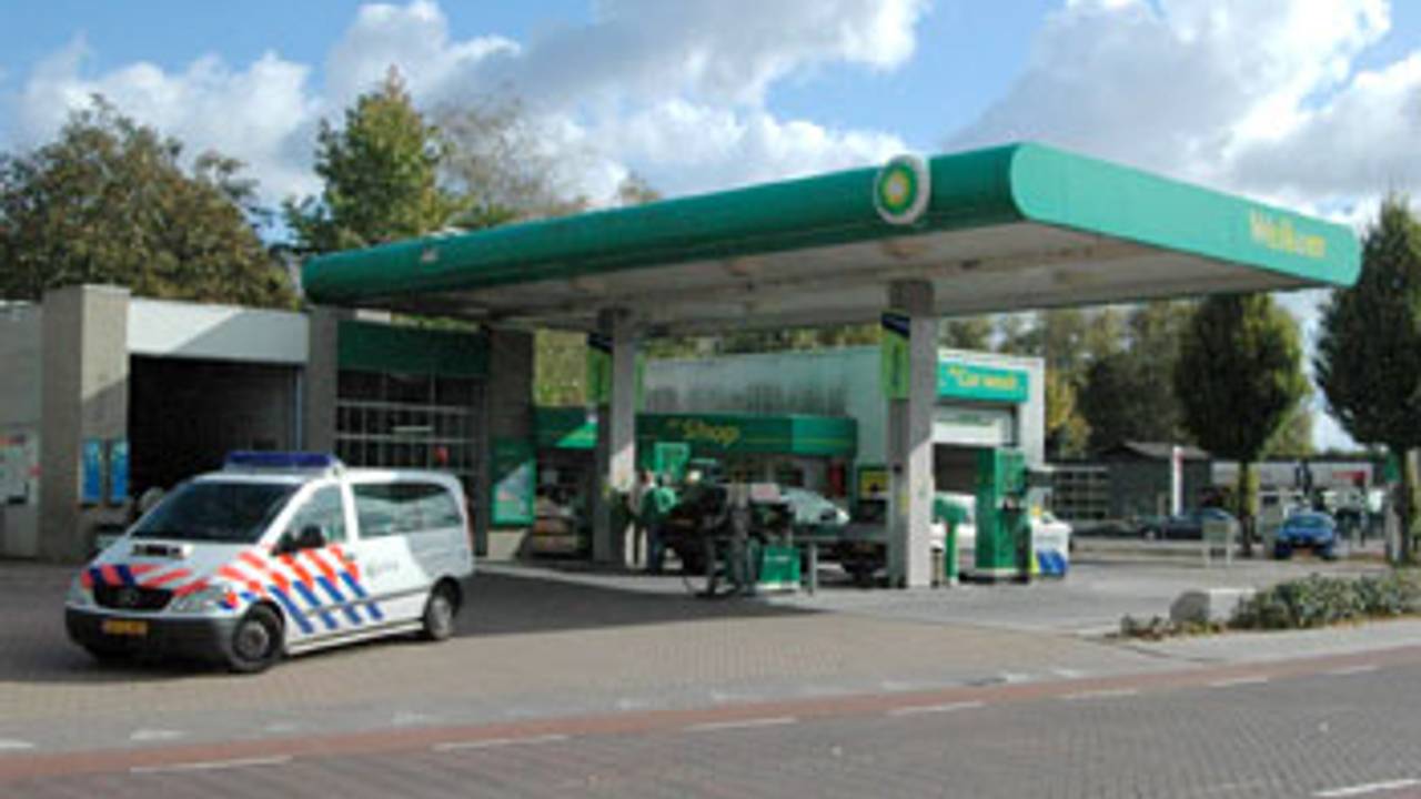 Het tankstation in Berkel-Enschot waar de verdachten werden opgepakt (foto: Toby de Kort).