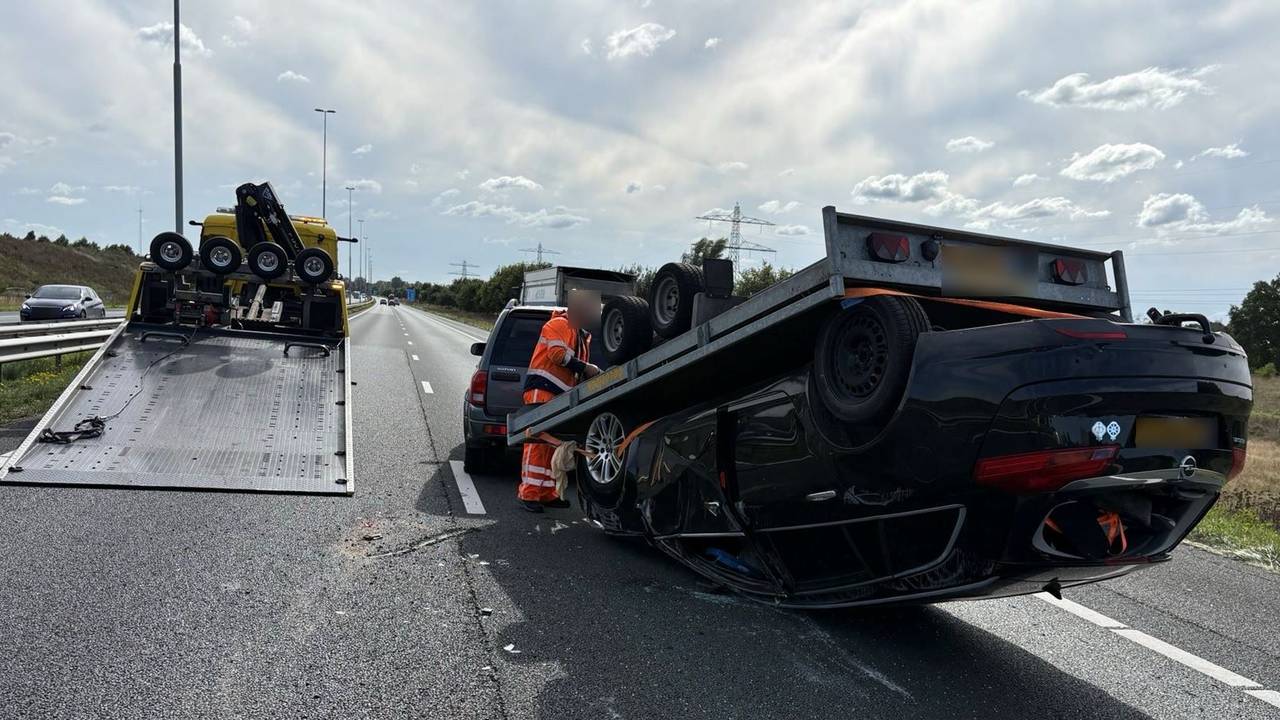 De A73 is dicht na een ongeluk (foto: Rijkswaterstaat Verkeersinformatie/X).