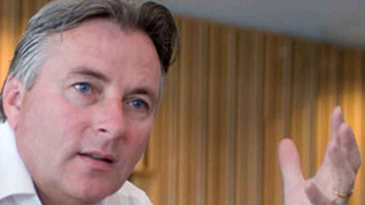 Smolders ontkent dat hij om steekpenningen heeft gevraagd.
