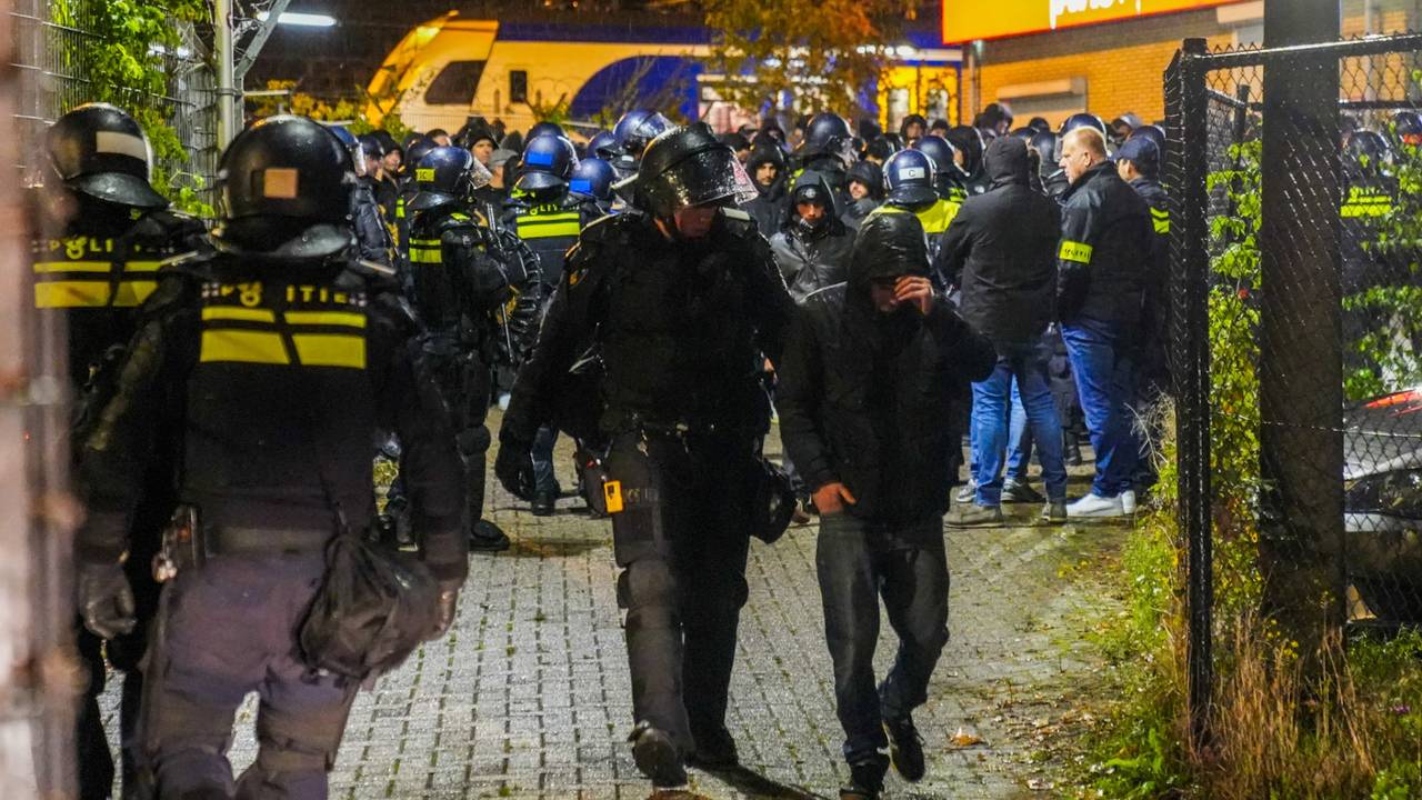 Opgepakte Napoli-supporter Fabio is verbolgen: 'Wilden een biertje drinken'