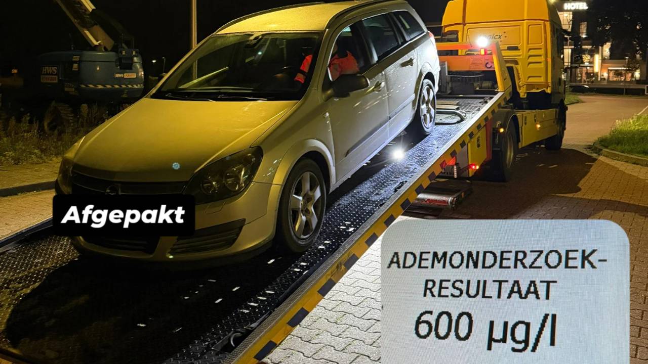 De auto van de man wordt afgepakt na zijn tweede keer blazen. (Foto: Verkeerspolitie_oostbrabant.)