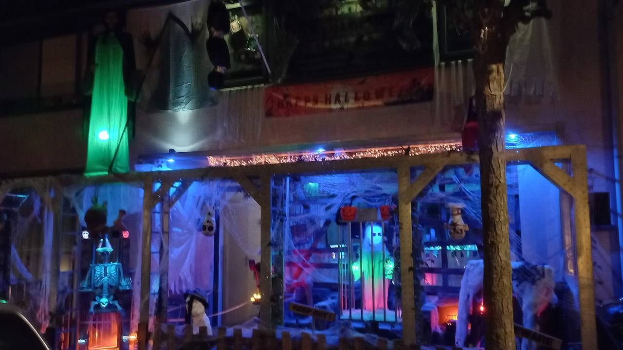 Het versierde huis van John in Boxtel (eigen foto).