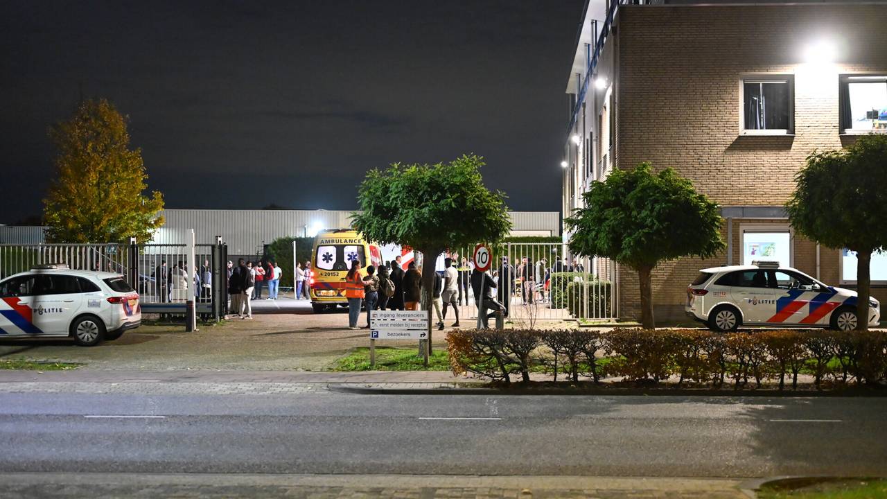 Poederblusser leeggespoten in opvanglocatie, pand ontruimd • A59 dicht na ongeluk met vrachtwagen, verkeer moet omrijden.