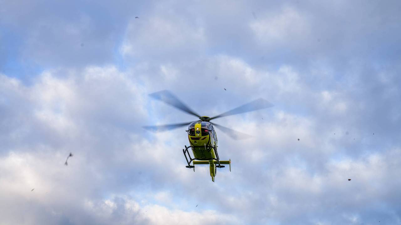Motorrijder ernstig gewond na botsing met busje