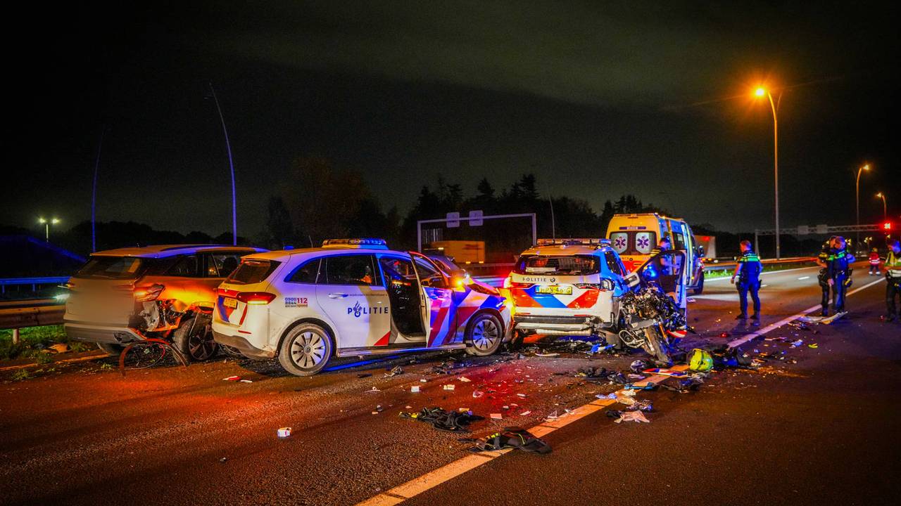 Politiebond aangedaan nadat autodief agenten aanrijdt op A2