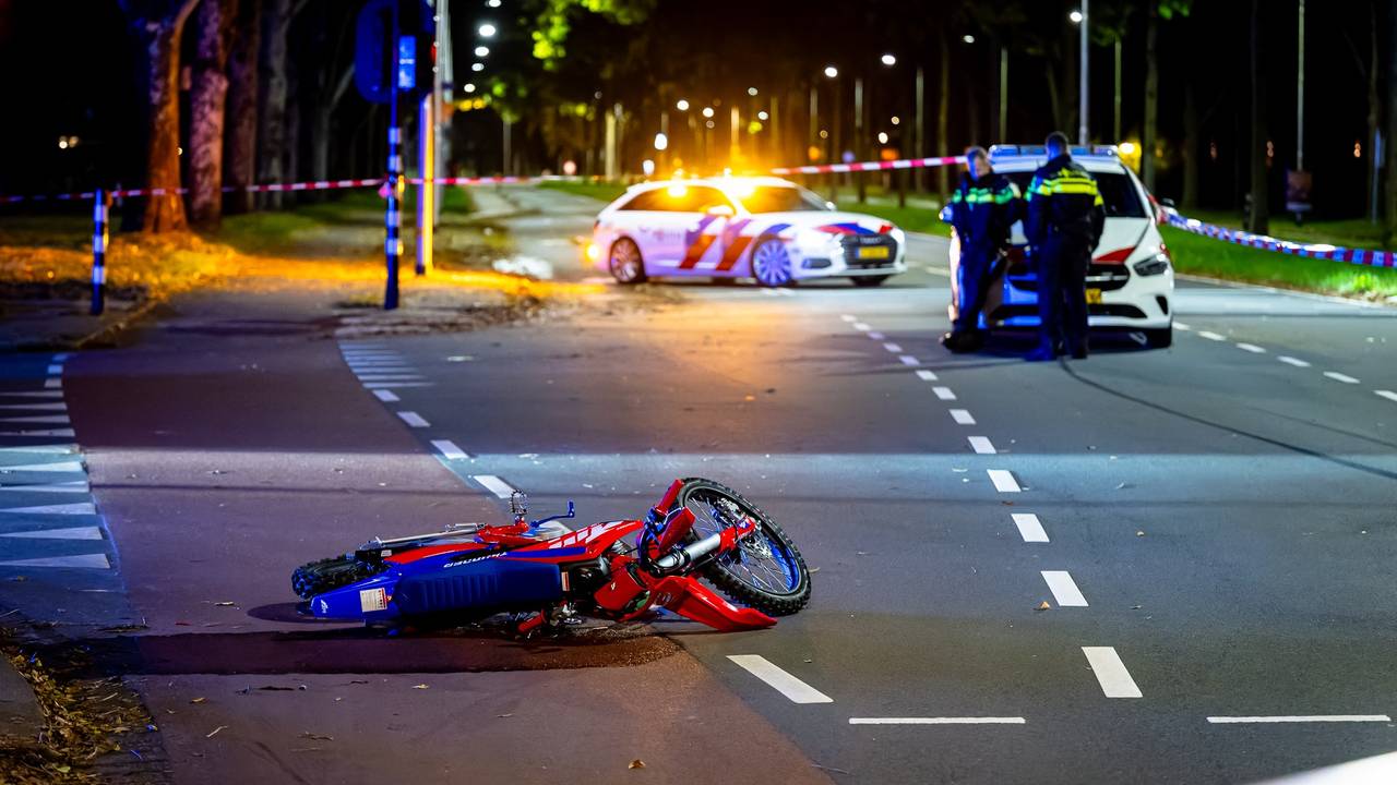 Motorrijder gewond bij botsing met politieauto