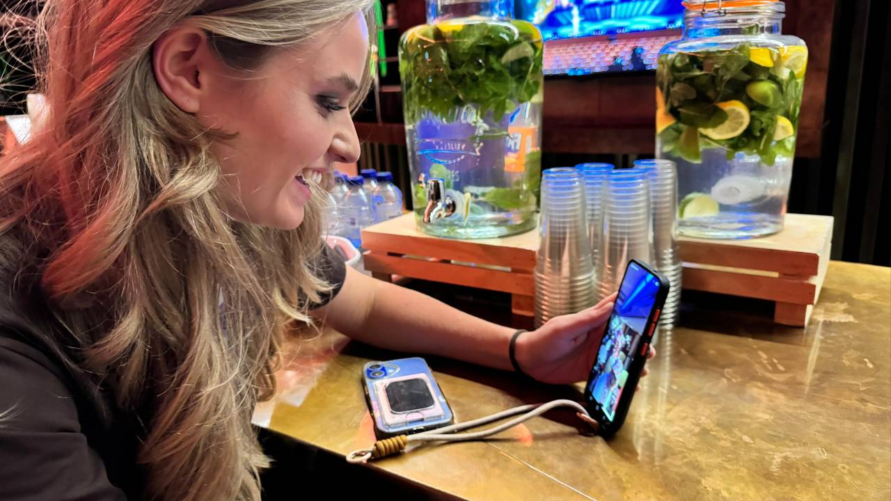 Bellen met ons pap en mam (foto: Noa Bergmans).