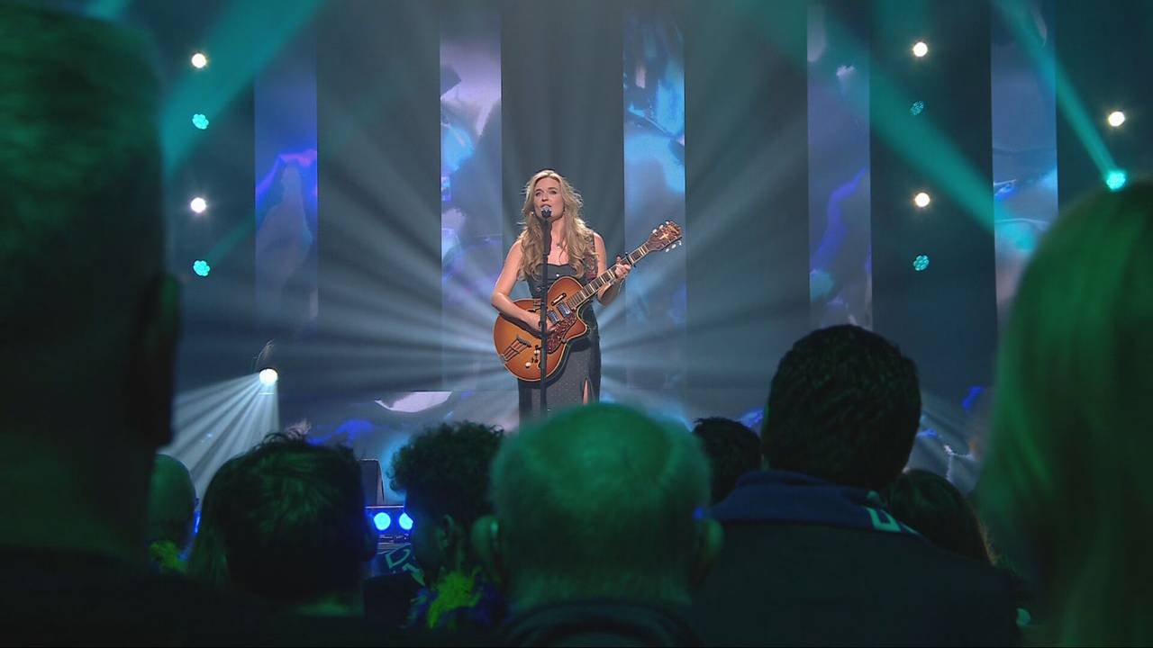 Onze Rosa Spruit tijdens haar optreden.