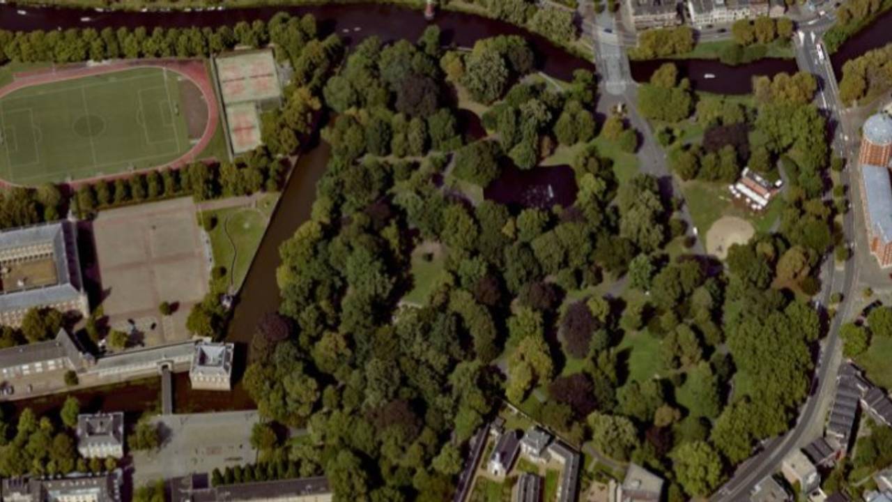 Duizenden huishoudens in Roosendaal en Nispen zaten zonder stroom • Grote ravage na botsing op kruispunt.