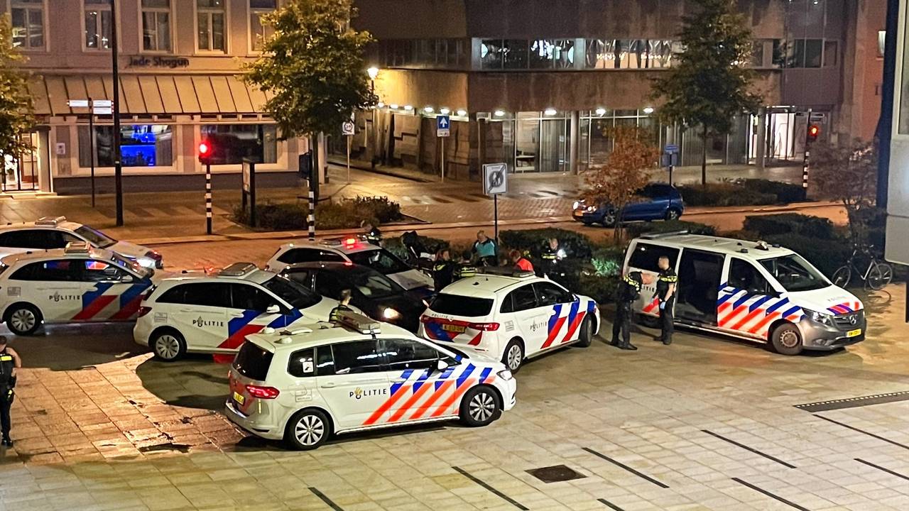 Kamil B. werd na een dolle rit aangehouden voor het station in Tilburg (foto: Barend Mondt).