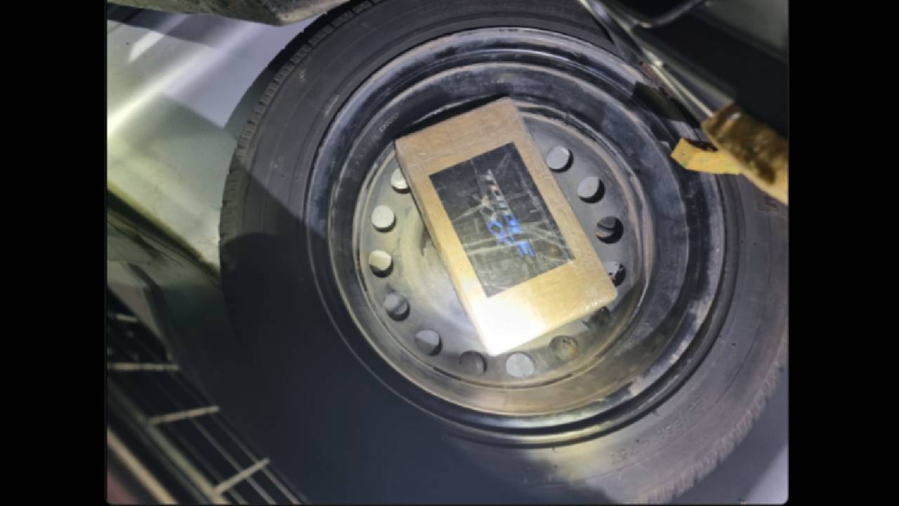 Mannen (19) verstoppen voor ton aan coke bij reservewiel