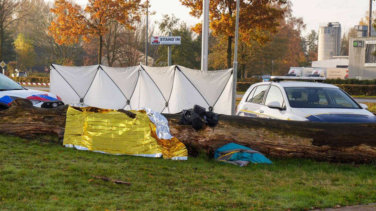 Op de Cacaokade in Helmond is dinsdagochtend een overleden man gevonden