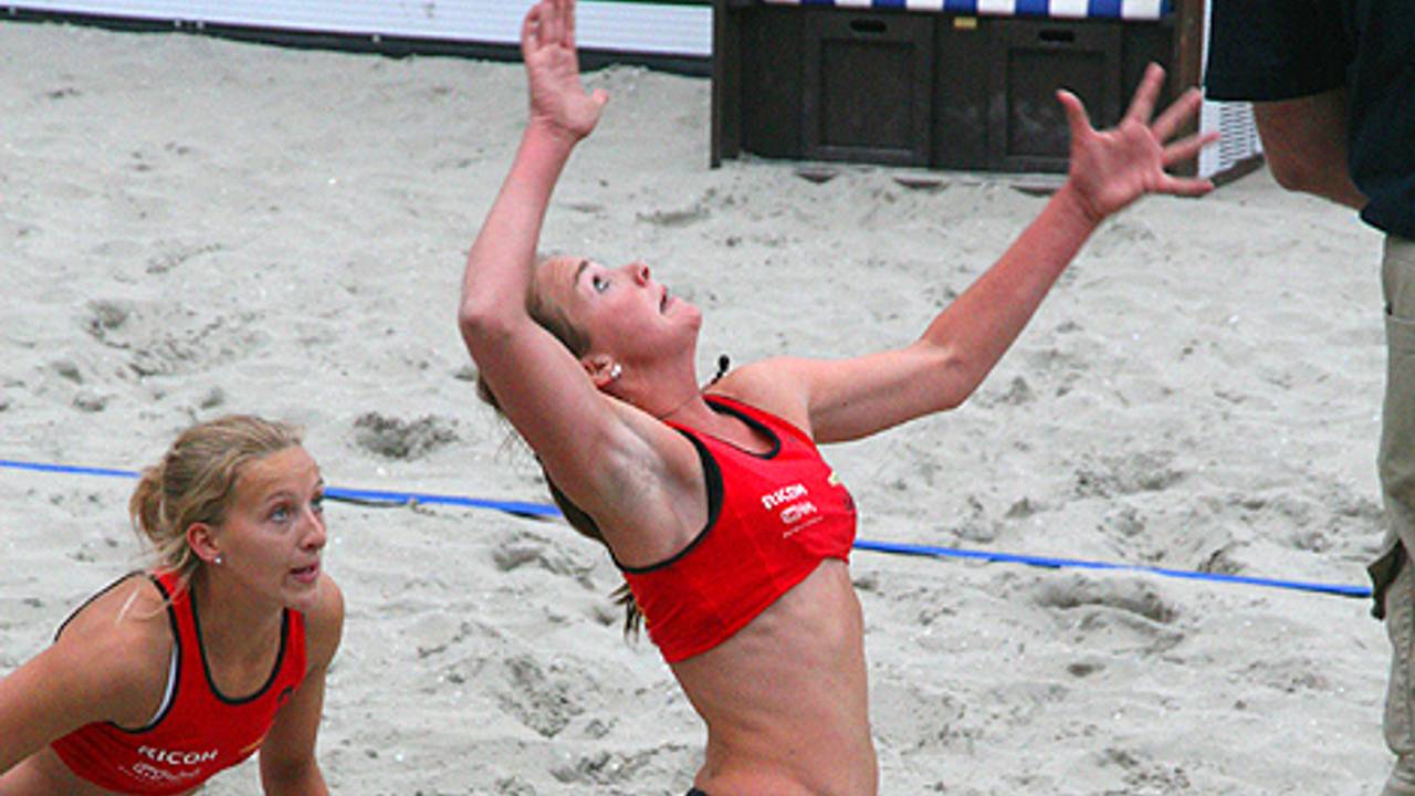 Daniëlle Remmers (R) en Sophie van Gestel (L)