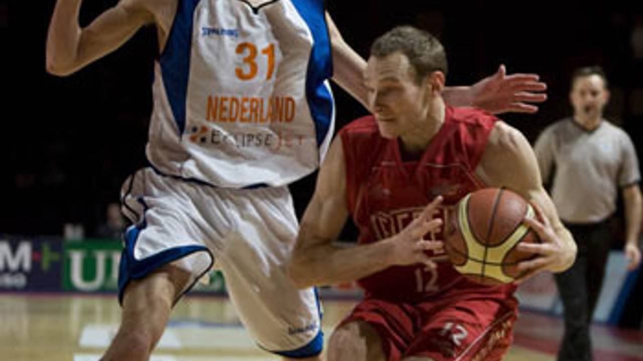 Kees Akerboom treft met EiffelTowers Apoel Nicosia, Khimik en Strasbourg.