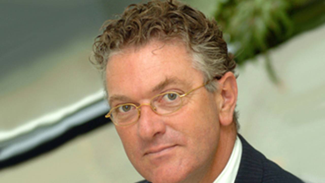 Zumker weet niet wie achter de bedreigingen zit.