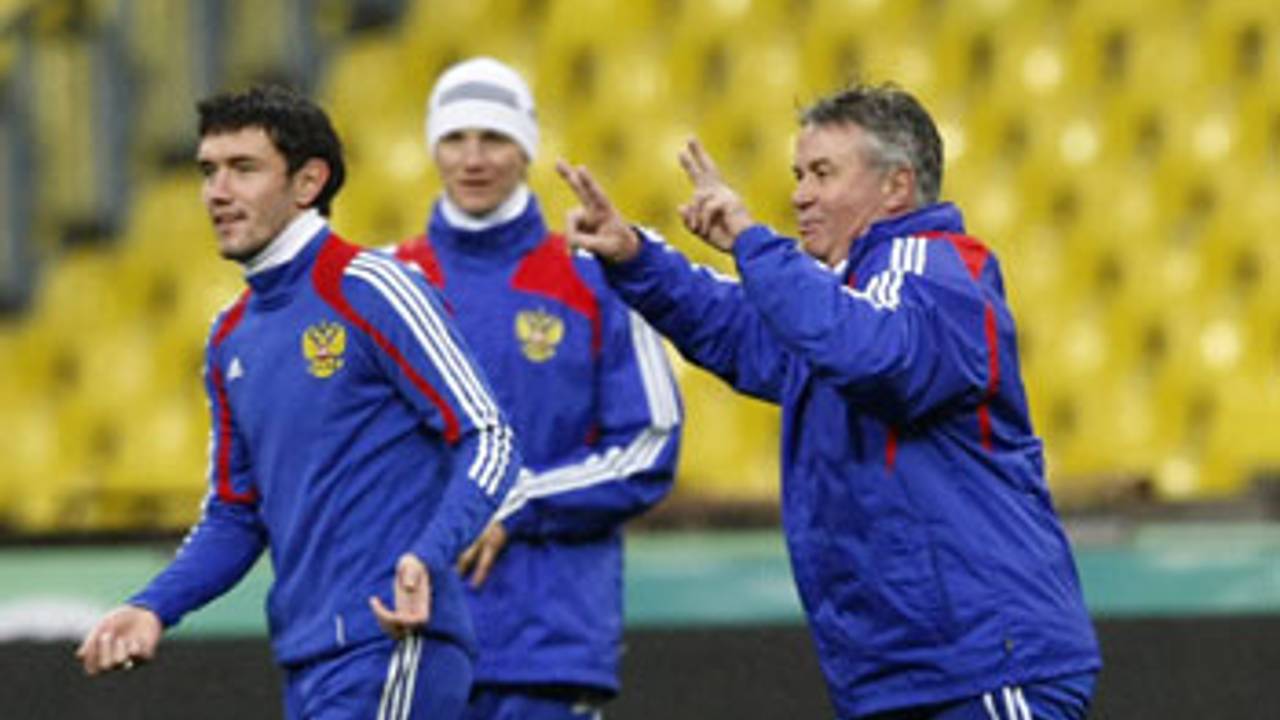 Hiddink in actie als bondscoach van Rusland (foto: ANP)