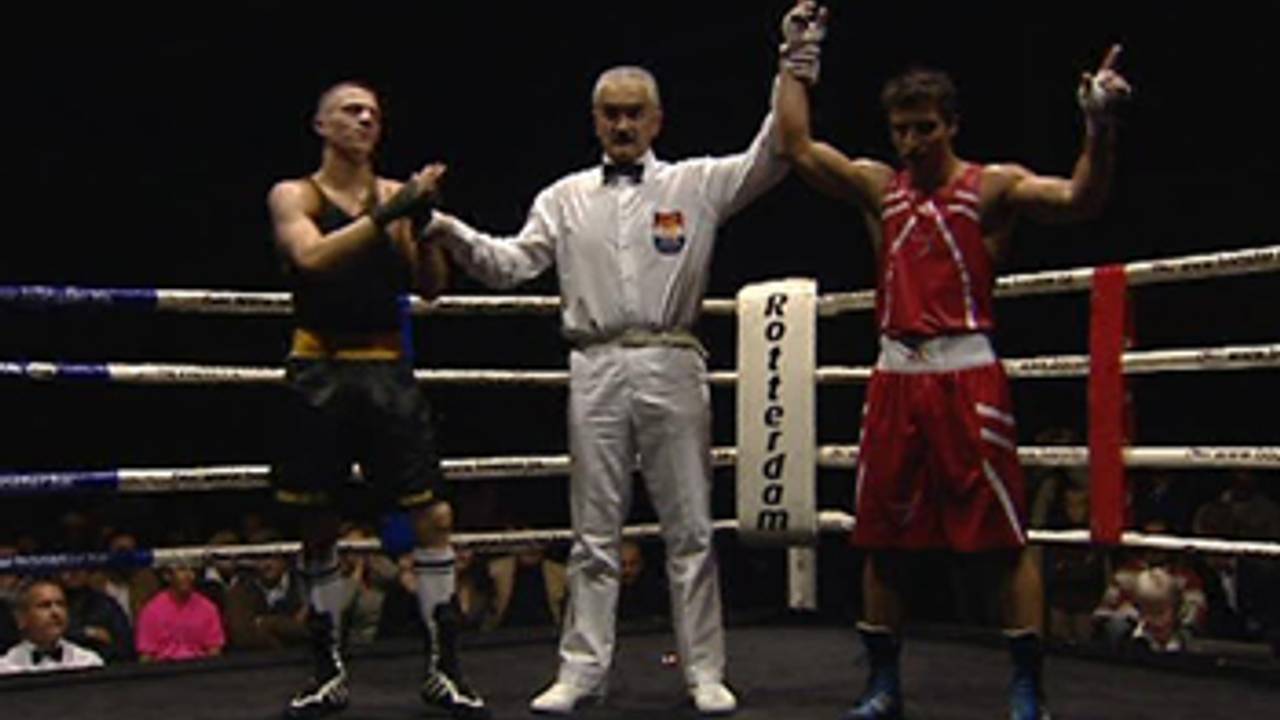 Michael van der Heijden klapt voor winnaar Hüsnü Kocabas