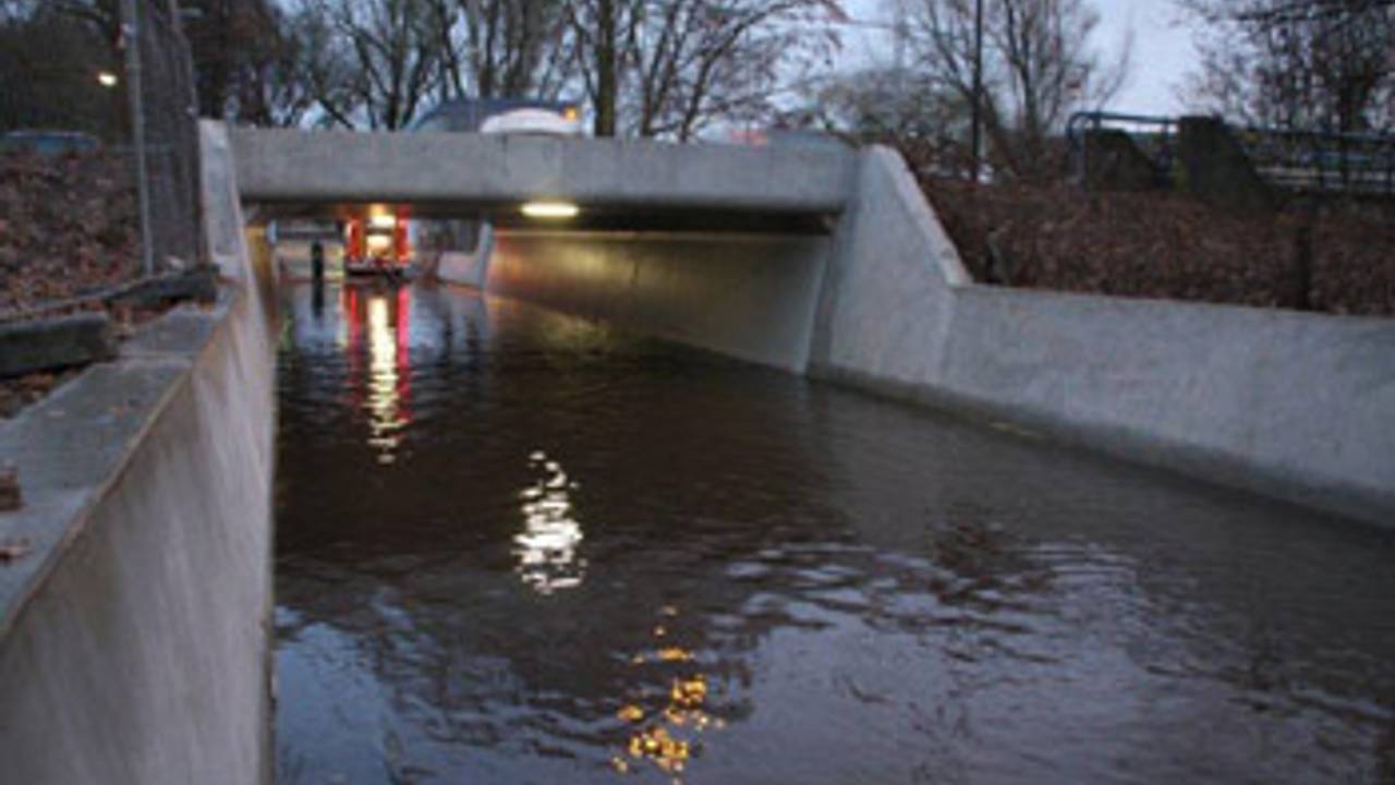 In Veghel liep een fietstunnel onder water (Foto: Tom Louter-112brabantnieuws).