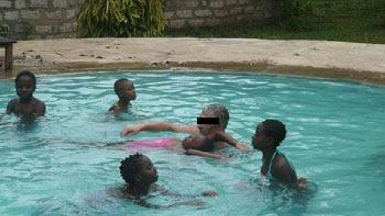 Benno Larue gaf ook zwemles aan kinderen in Kenia.