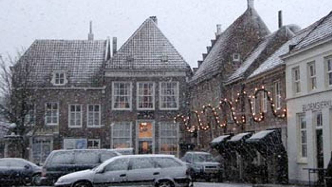 Volle parkeerplaatsen in de Brabantse steden.