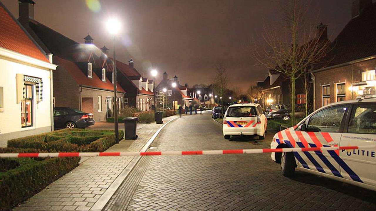 Een vrouw raakte gewond bij de overval in Helmond. (Foto: Niels van Rooij/SQ Vision)