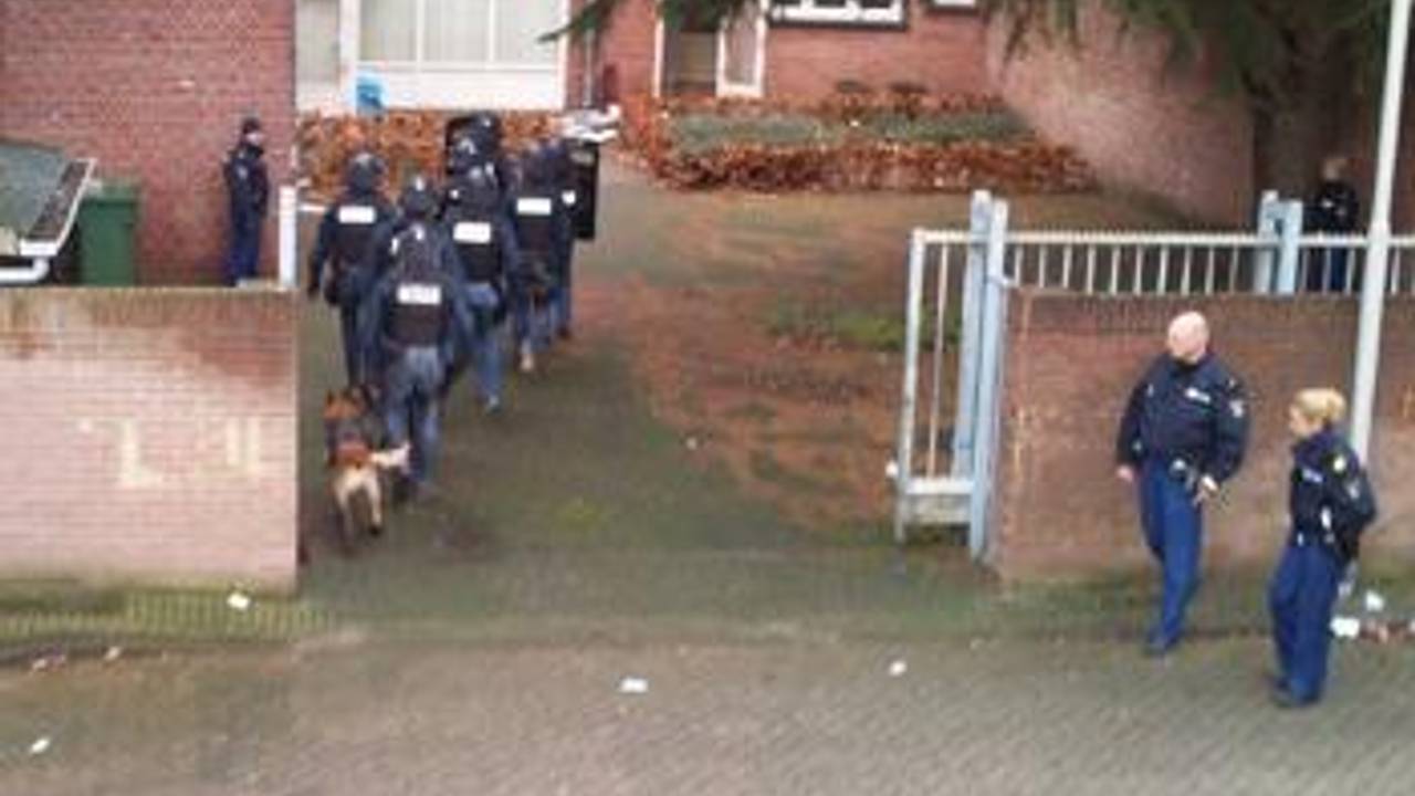 Een arrestatieteam viel het pand binnen.