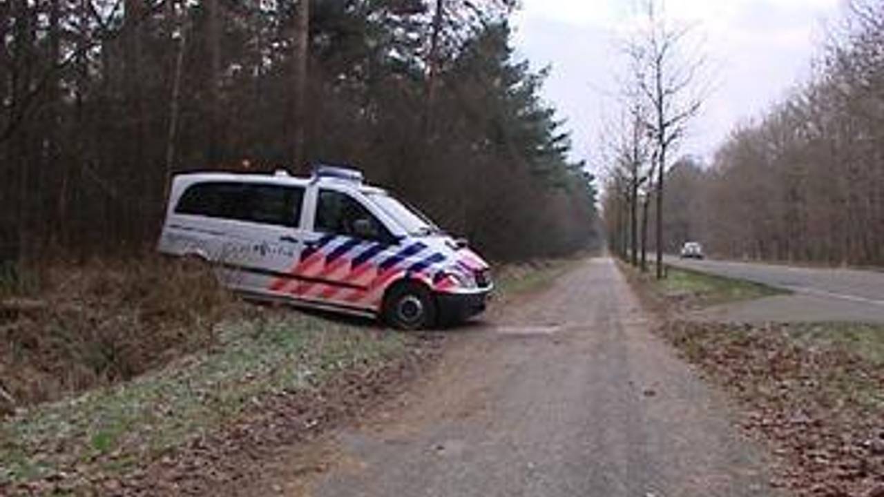 De straat waar het meisje van haar fiets werd getrokken.