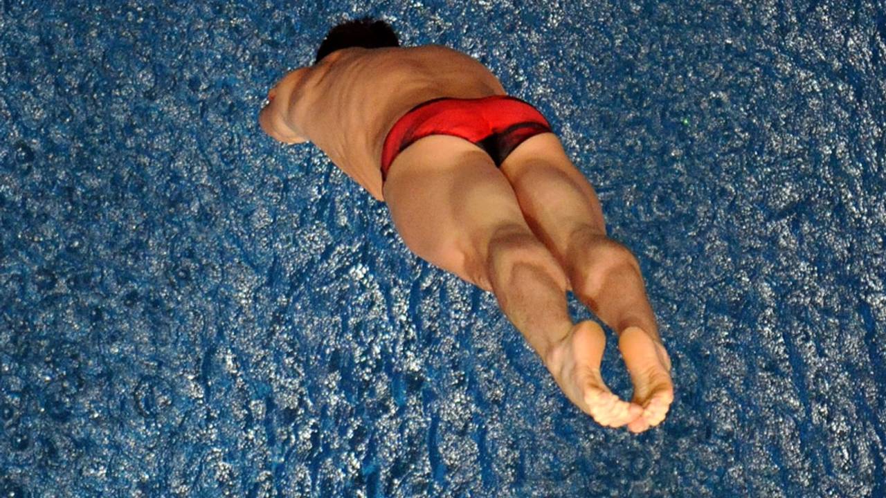 Gemengd torenspringen in Eindhoven tijdens Diving Cup