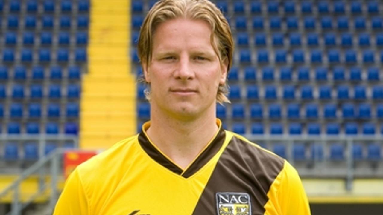 Zwaanswijk speelt sinds de zomer van 2005 bij NAC Breda.