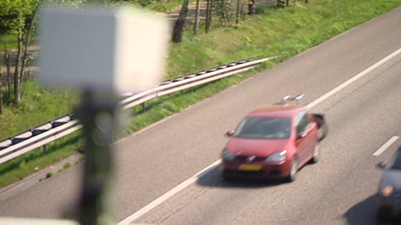 Camera's telden de auto's.