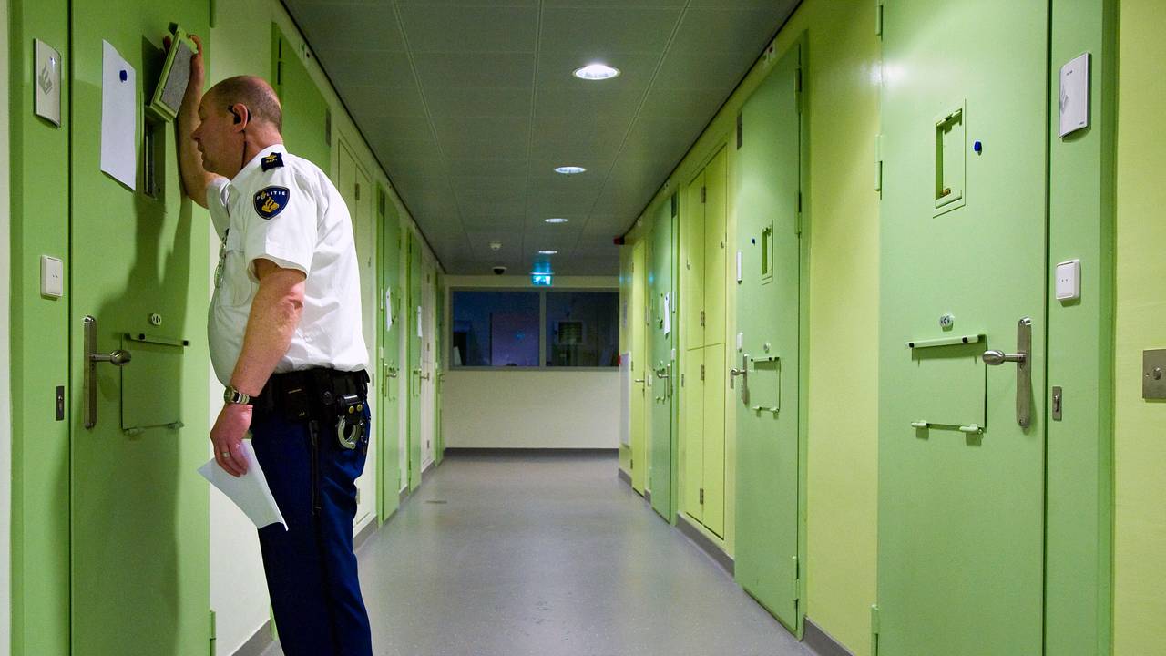 De vrouw ontsnapte via een tunnel.
