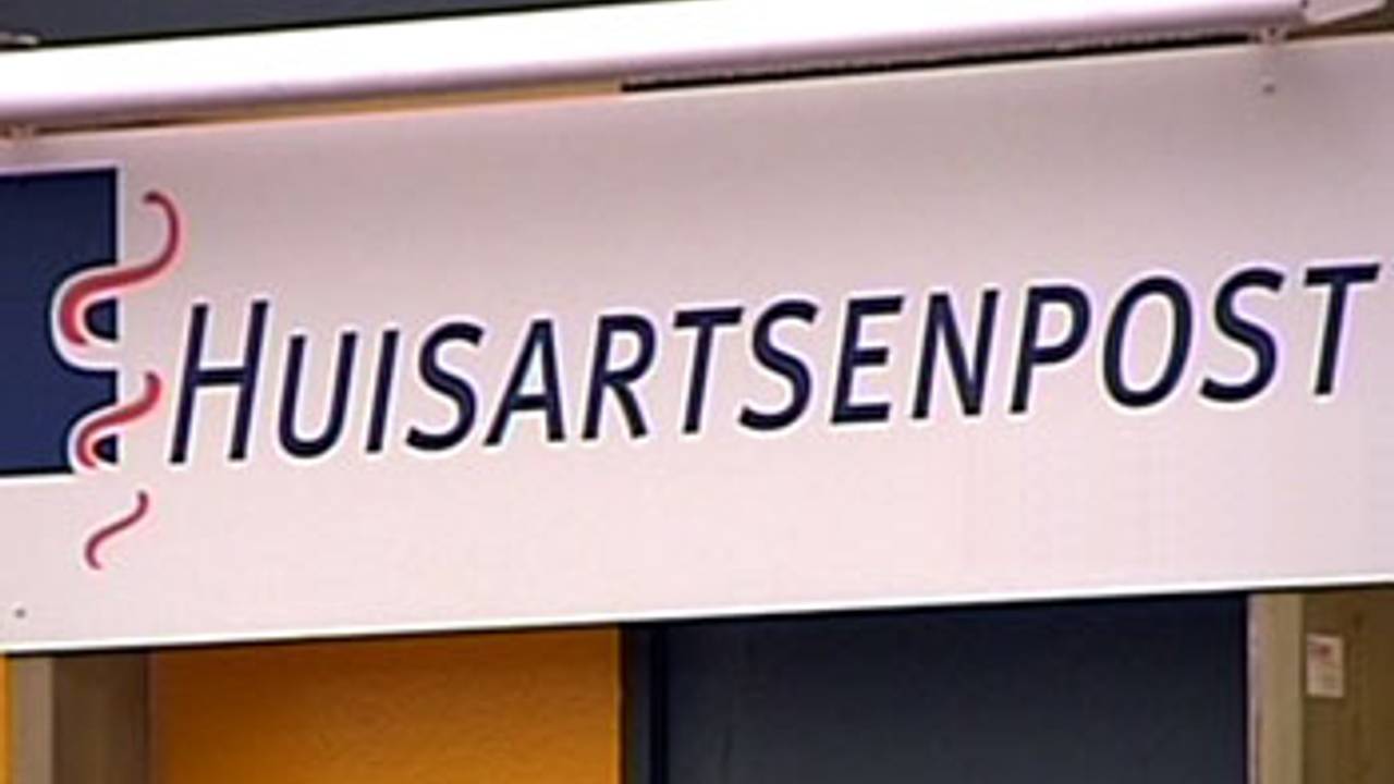 Verpleegkundigen leren onder meer hechten.