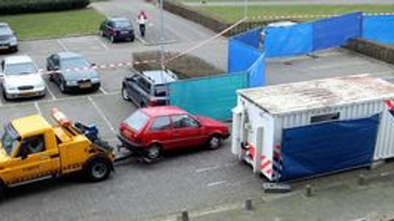 De auto waarin de dode man werd gevonden.