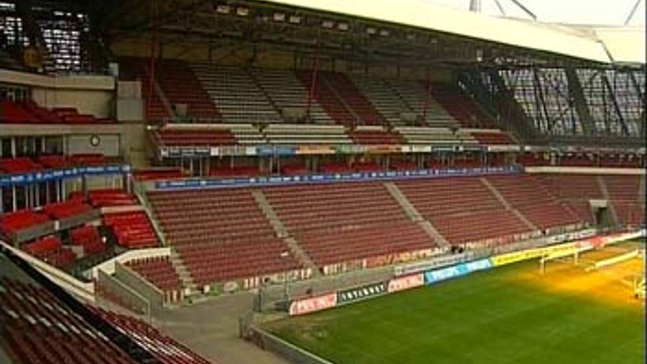 De tribunes blijven vrijdag leeg.