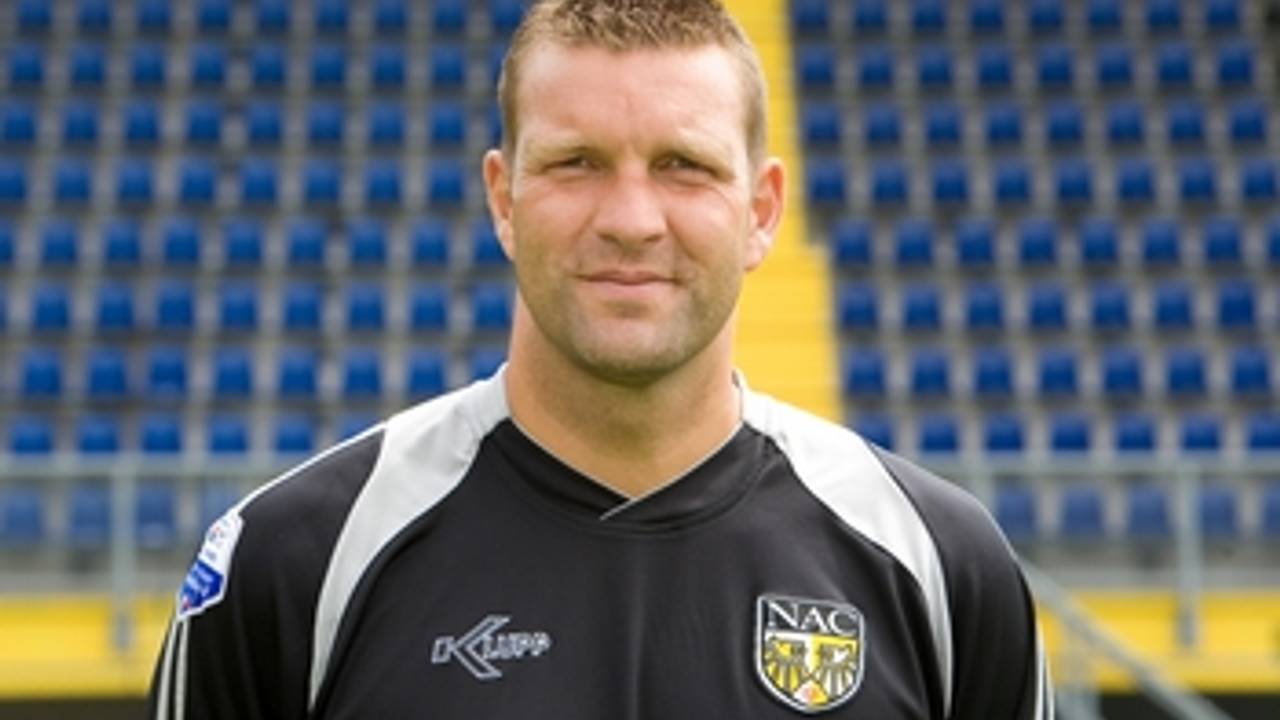 Jim van Fessem blijft tot de zomer van 2012 bij NAC.