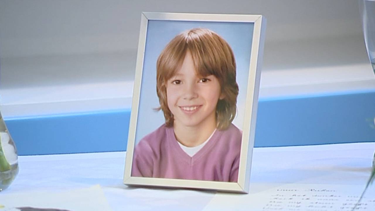 Een foto van de Tilburgse Ruben van Assouw, in het gedenkhoekje op zijn school