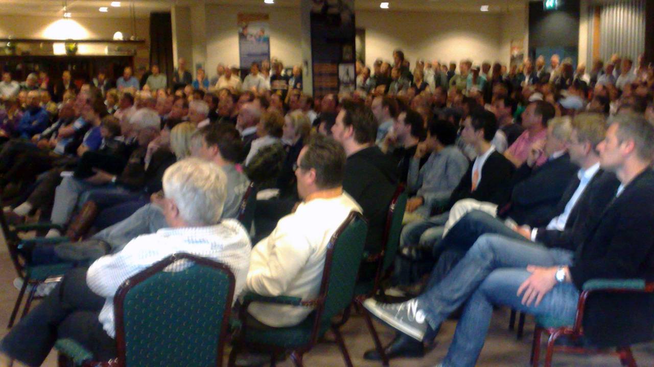 Veel belangstelling van supporters.