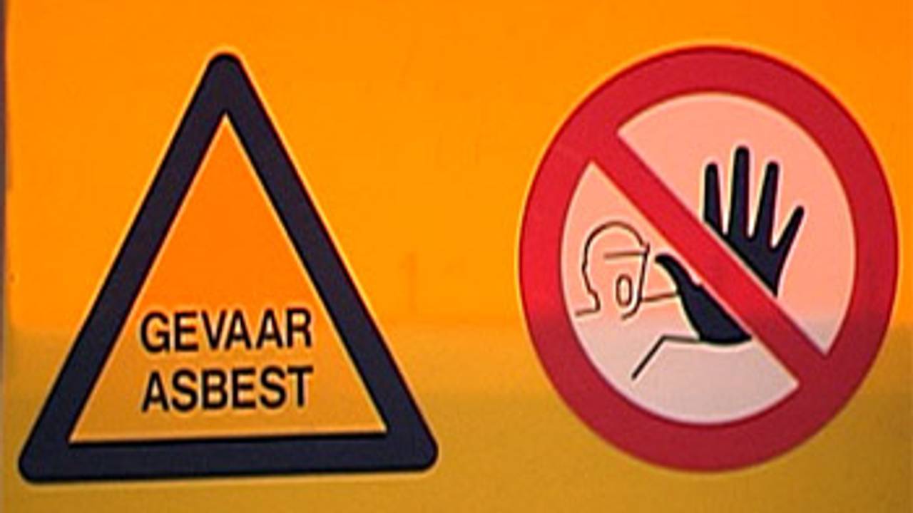 Er werd onder meer asbest gevonden waar het niet mocht liggen. (Archieffoto)