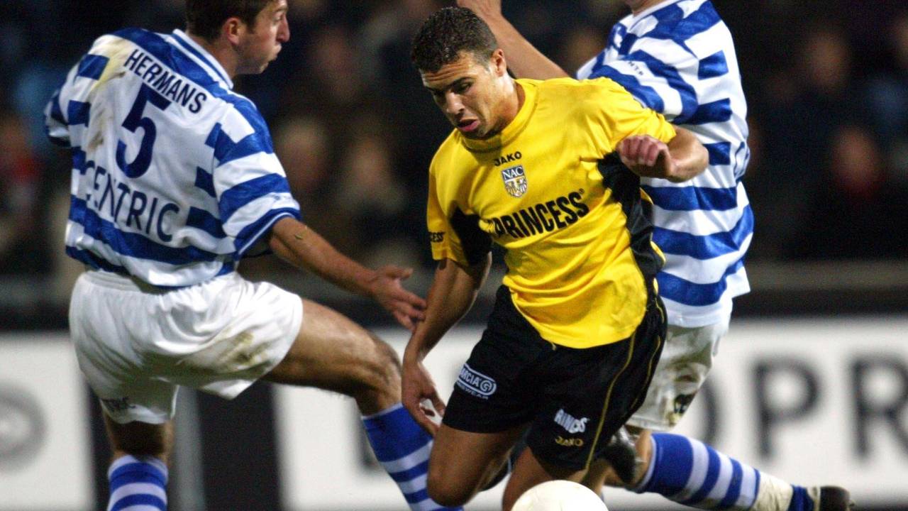Ali Boussabon in 2002 in actie voor NAC. (ANP)