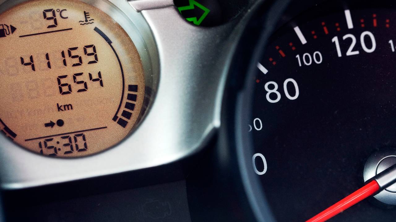 De man trapte het gaspedaal flink in. (Archieffoto)