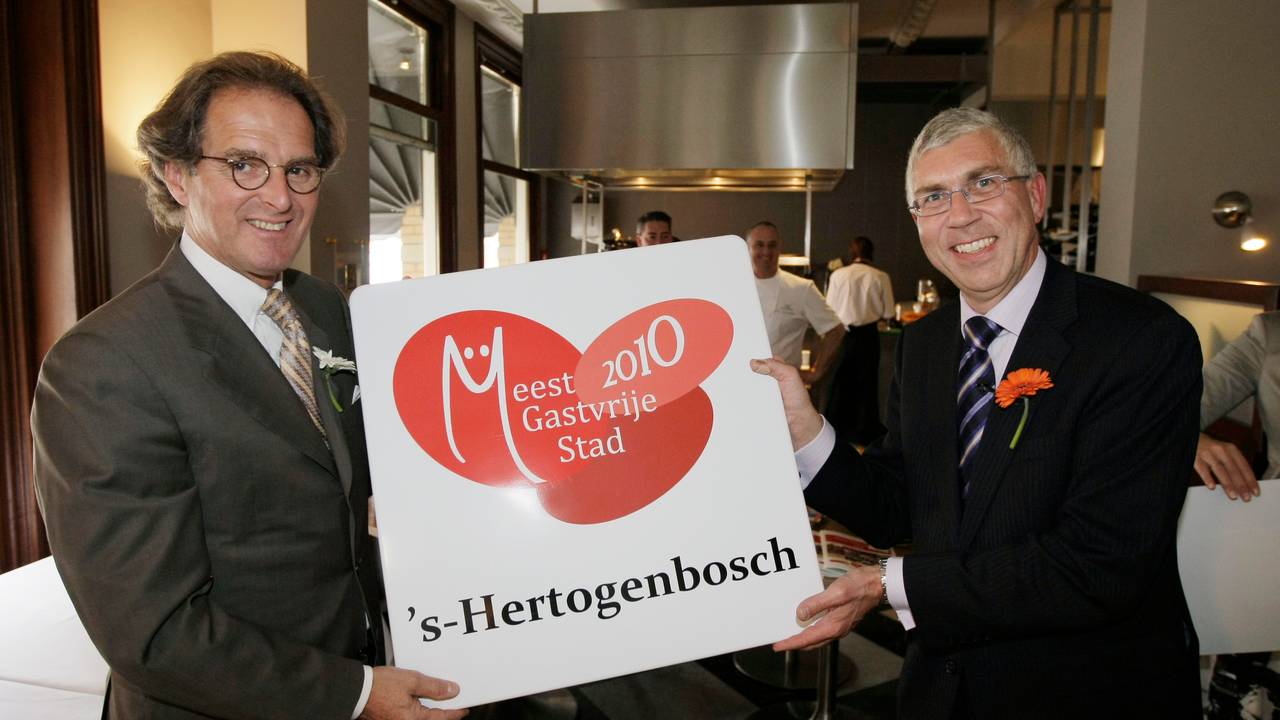 Burgemeester Rombouts (links)