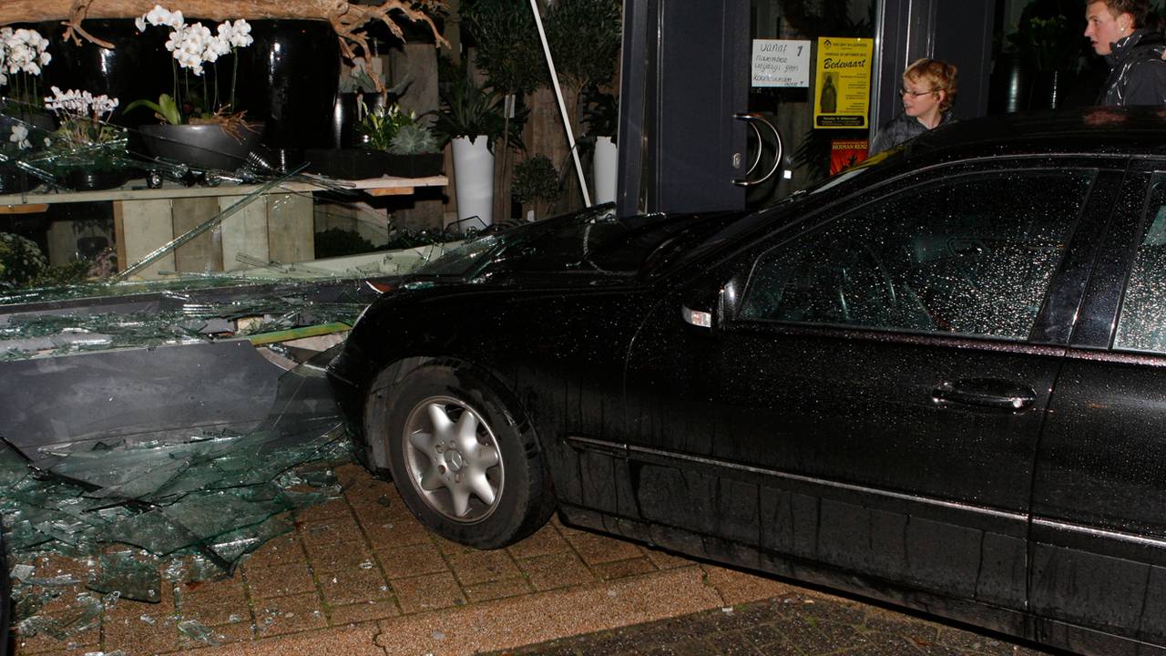 De ravage van de bloemenwinkel.