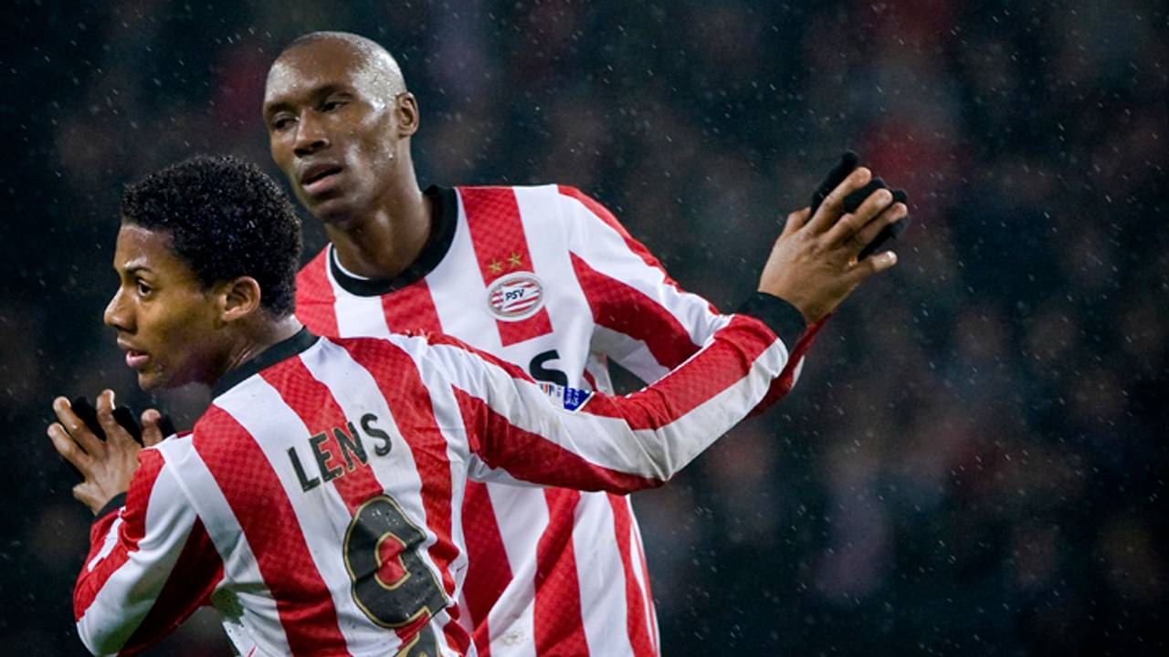 Lens hangt straf boven het hoofd