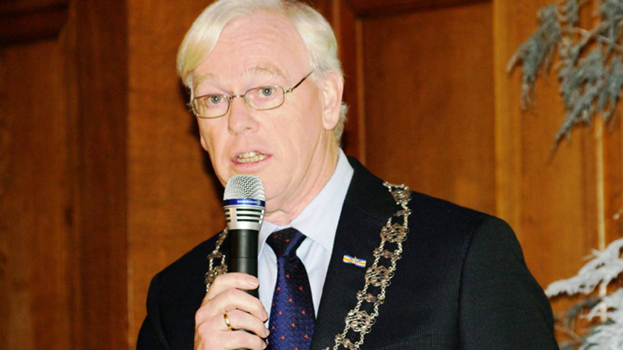 Fons Jacobs toen hij nog burgemeester was