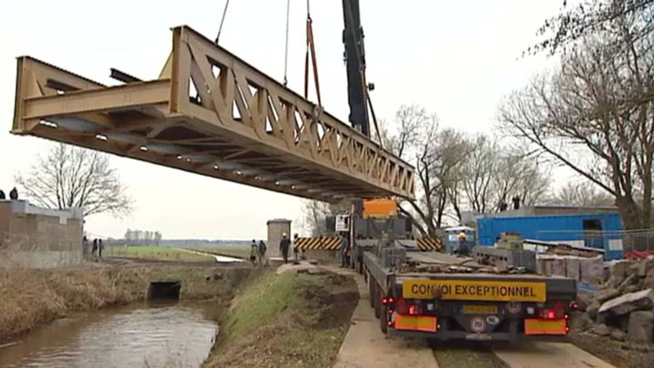 Een van de teruggeplaatste bruggen.