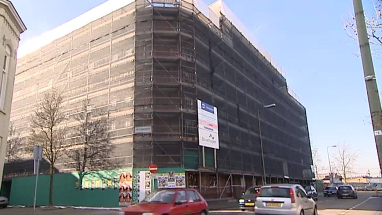 De Willem II fabriek iun de steigers