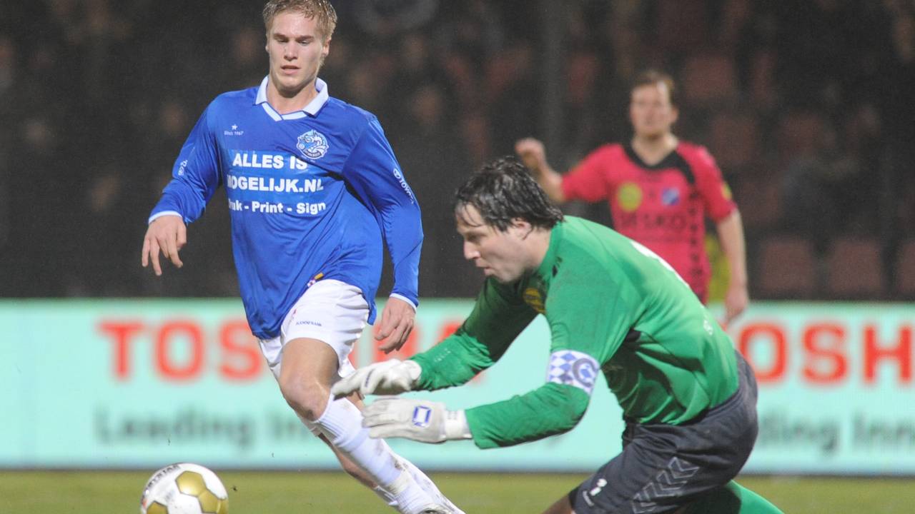Tom van Weert maakt de 2-1 (Foto: Henk van Esch)