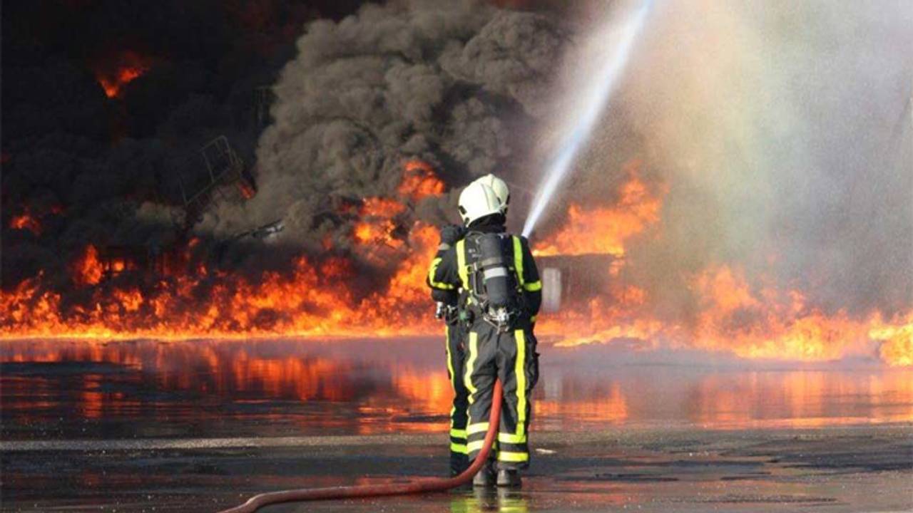 De grond raakte vervuild tijdens de grote brand begin 2011.