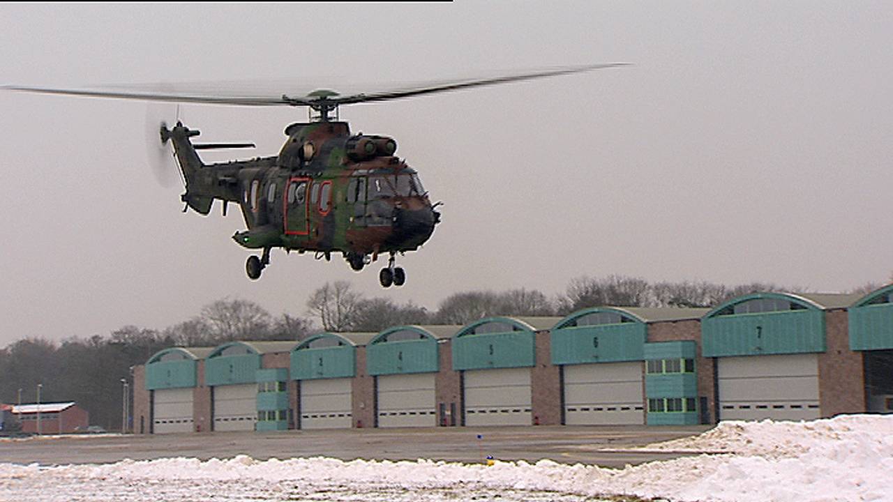 Een helicopter op vliegbasis Gilze-Rijen